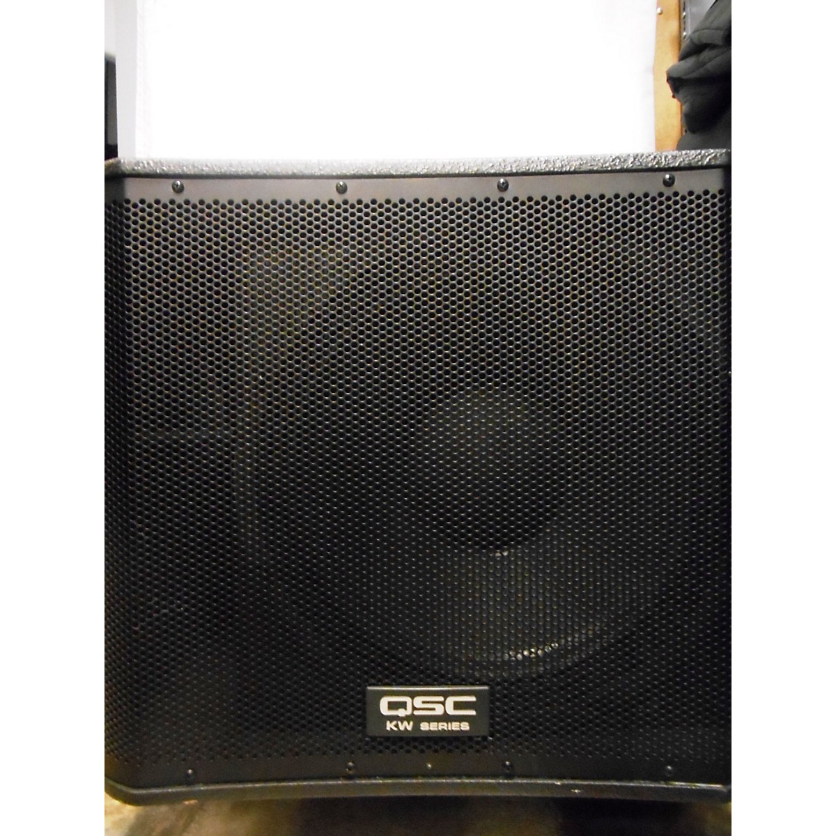 Used QSC KW181 1000W Powered Subwoofer | Guitar Center