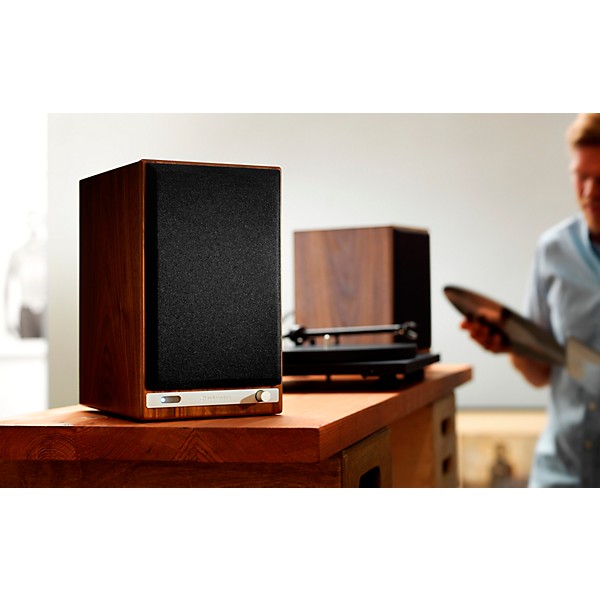 Audioengine HD6 Wireless Bookshelf speakers Walnut