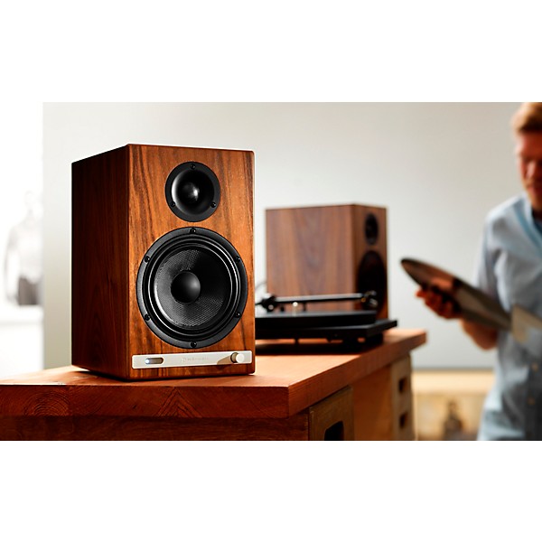 Audioengine HD6 Wireless Bookshelf speakers Walnut
