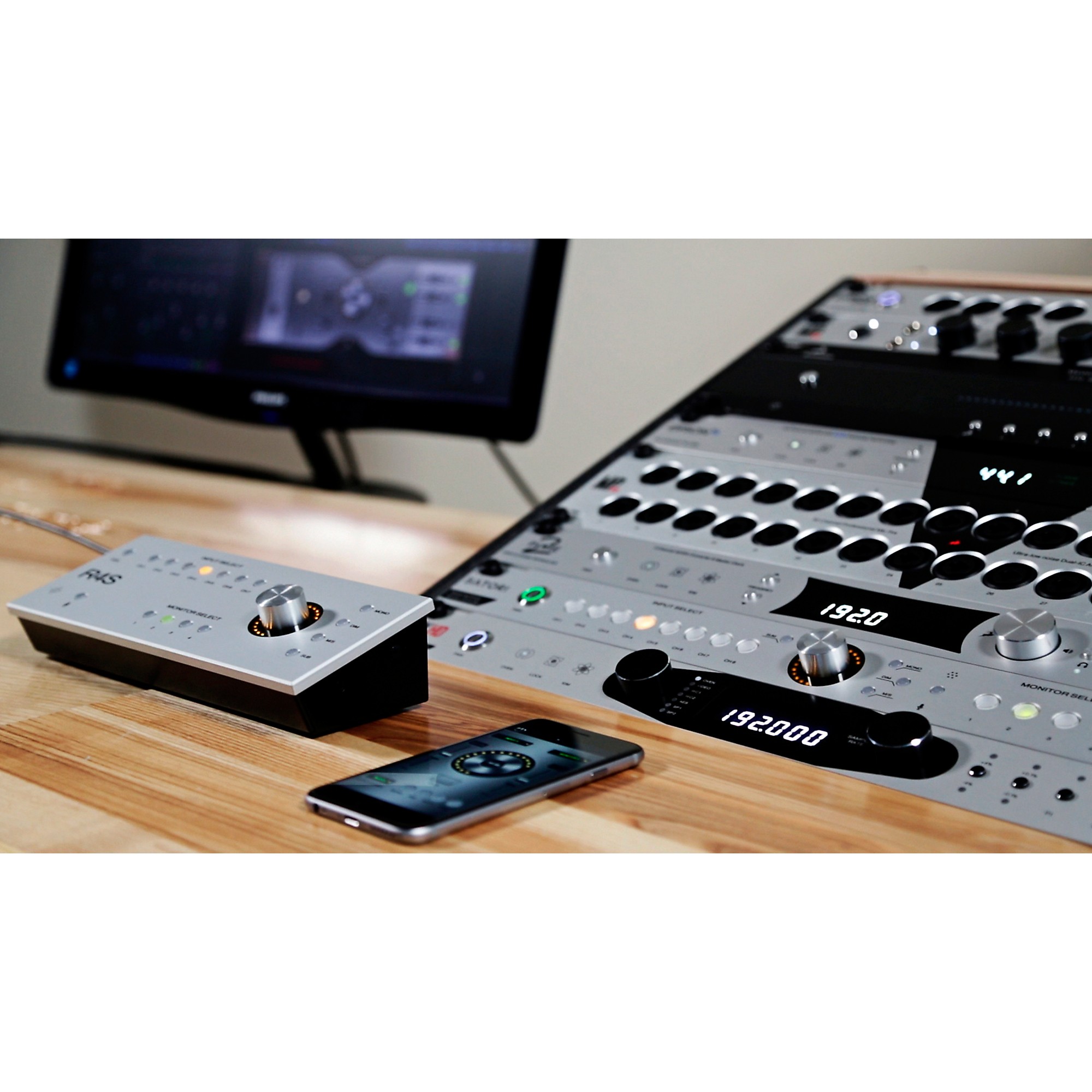 Antelope Audio Satori With R4S High-End Monitoring