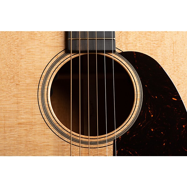 Martin D-18E Modern Deluxe Dreadnought Acoustic-Electric Guitar Natural