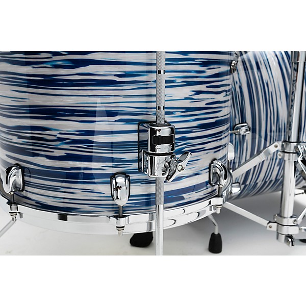 TAMA Starclassic Maple 4-Piece Shell Pack with Chrome Hardware and 22 in. Bass Drum Blue & White Oyster