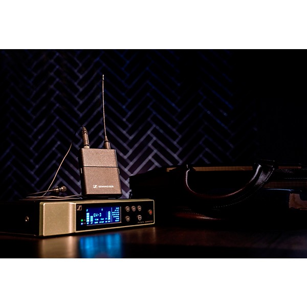 Sennheiser EW-D Evolution Wireless Digital System With ME2 Omnidirectional Lavalier Microphone Q1-6