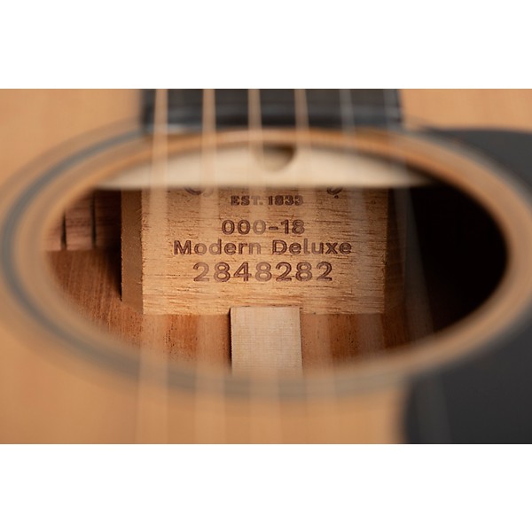 Martin 000-18 Modern Deluxe Acoustic Guitar Natural