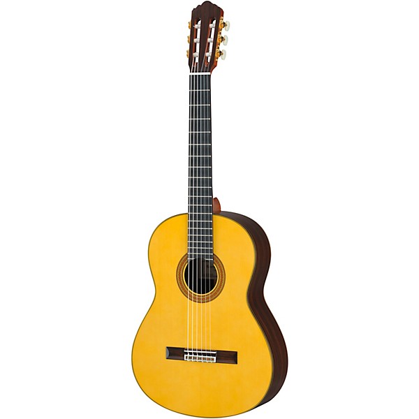 Yamaha GC32 Handcrafted Cedar Classical Guitar Natural Spruce