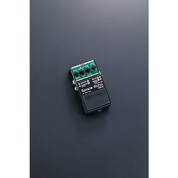 Open Box BOSS RE-2 Space Echo Effects Pedal Level 1 Black