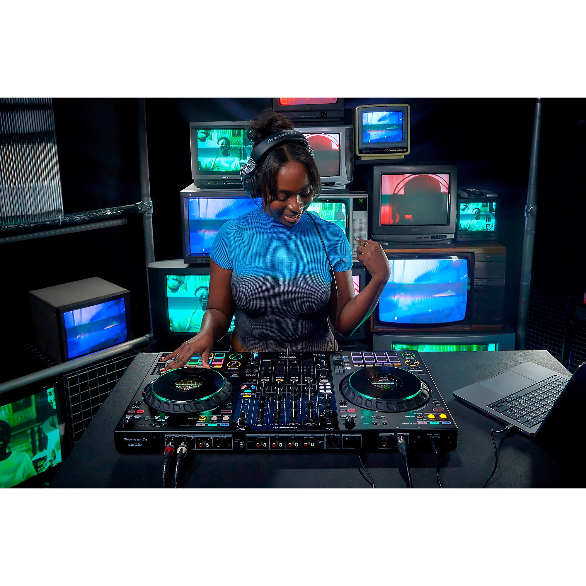 Pioneer DJ lanza controlador DDJ-FLX10 con control de iluminación y STEMS -  Portal DJ