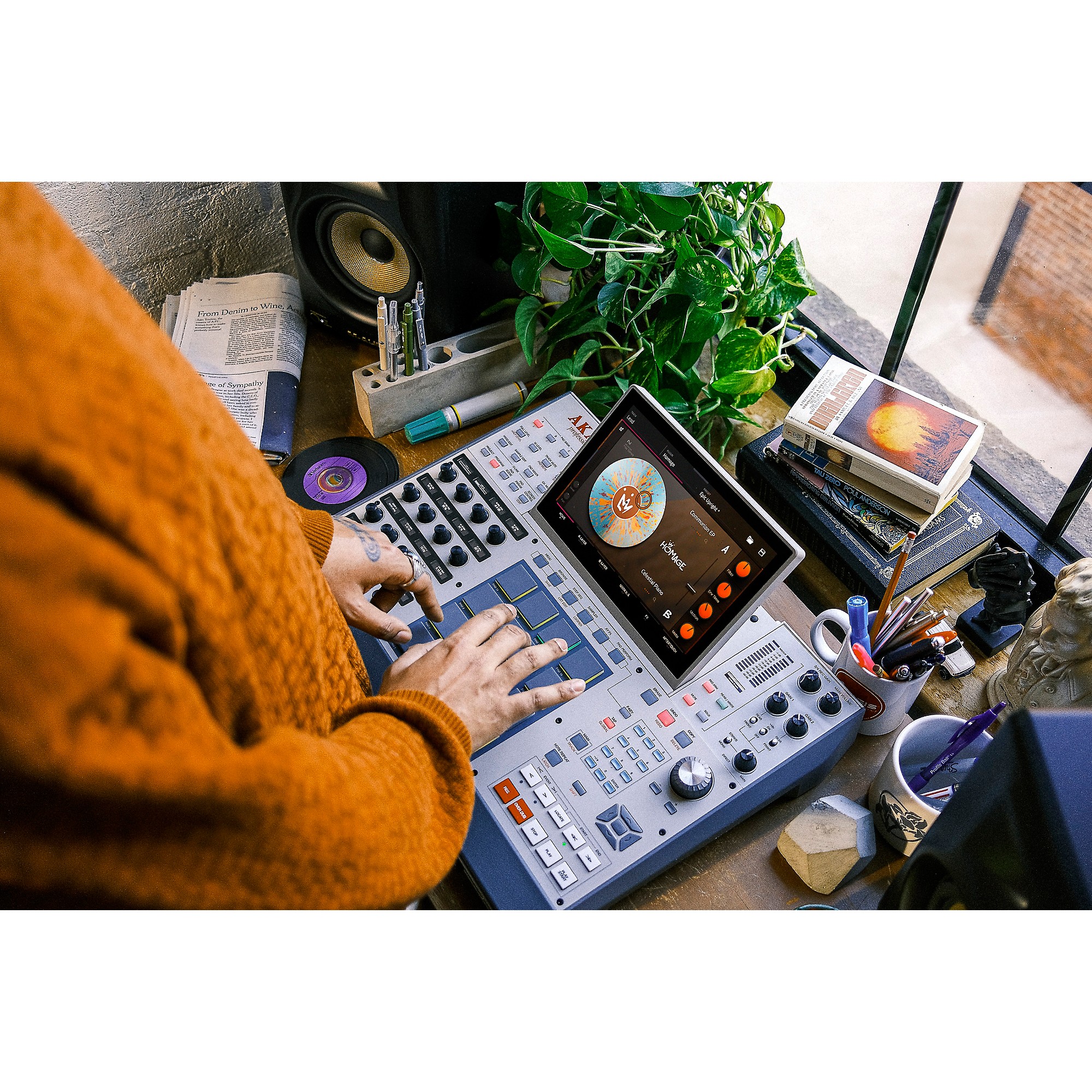Open Box Akai Professional MPC X SE Standalone Sampler & Sequencer
