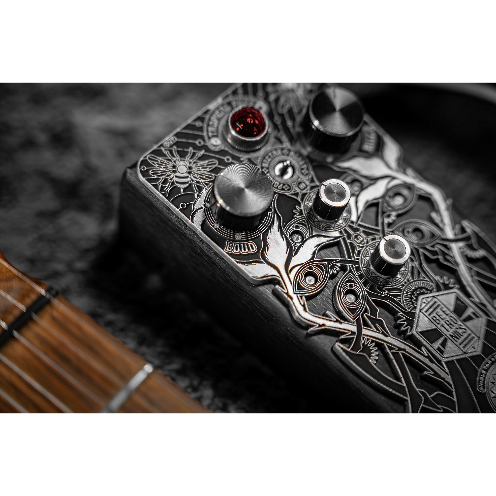 Beetronics FX Abelha Tropical Fuzz Effects Pedal Black Beetronics FX Abelha Tropical Fuzz Effects Pedal Black