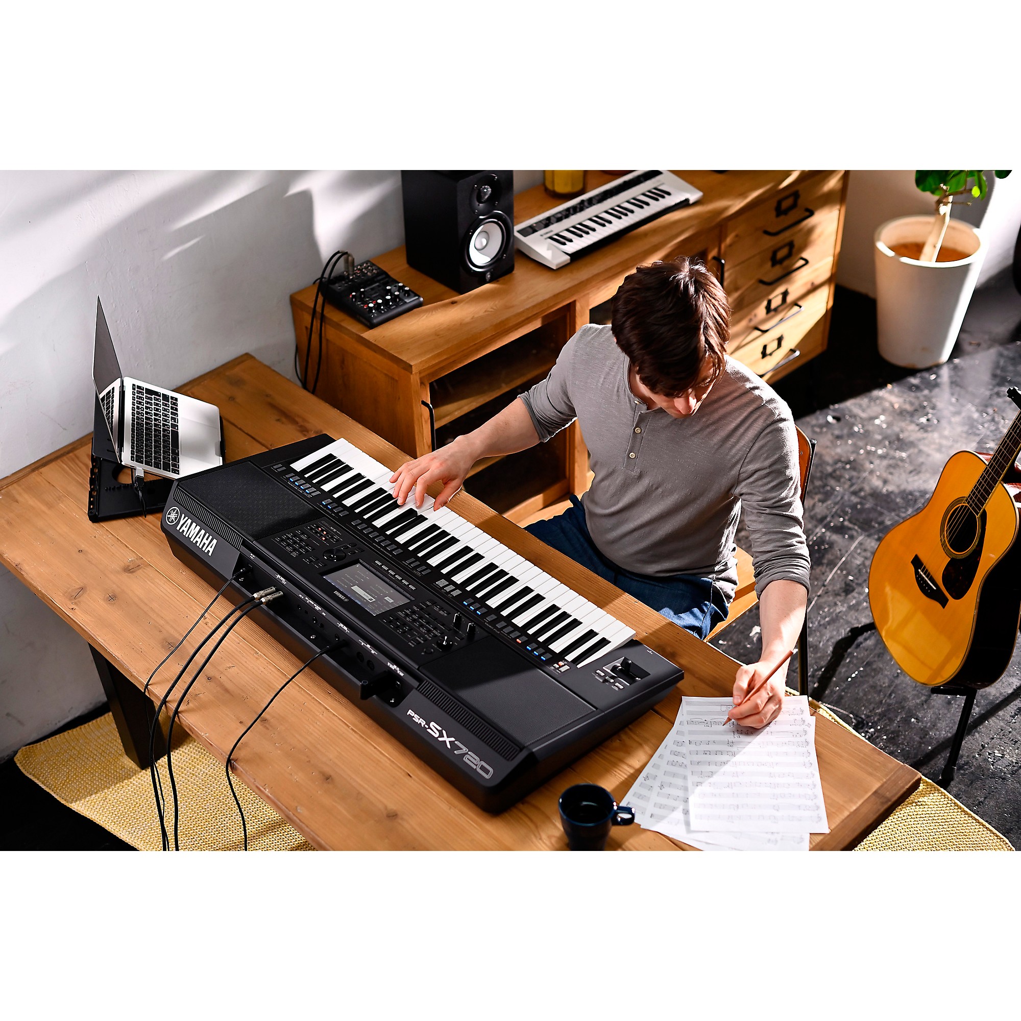 Yamaha PSR-SX720 61-Key Mid-Level Arranger Keyboard | Guitar