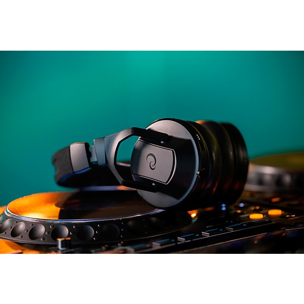 Open Box AlphaTheta HDJ-F10 Professional Wireless DJ Headphones With HP-TX01 Transmitter Level 1 Black