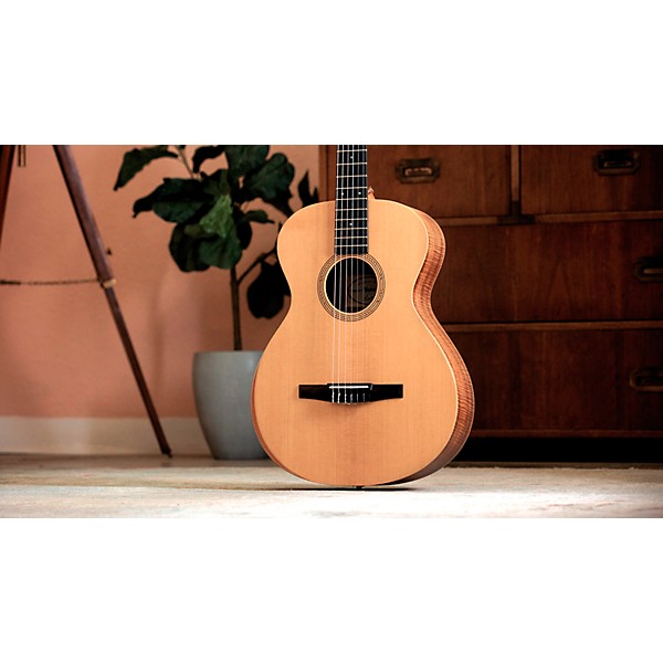 Taylor Academy 12e-N Limited-Edition Nylon-String Classical Acoustic-Electric Guitar Natural