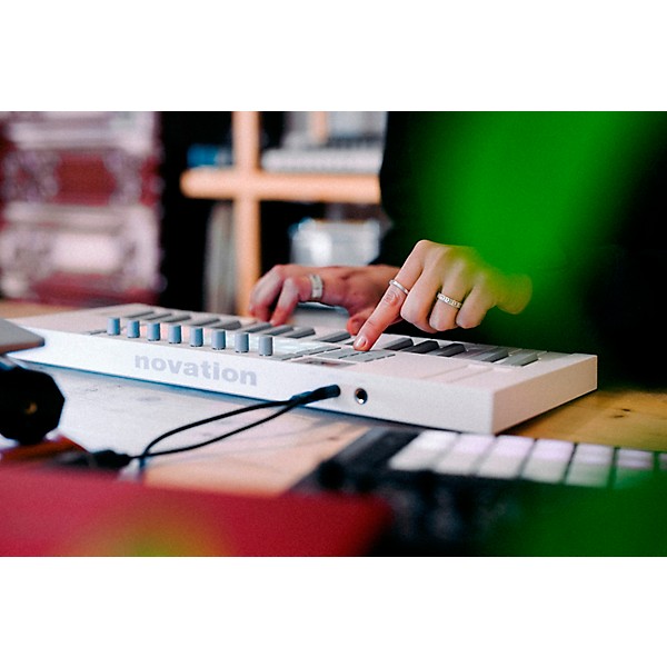 Novation Launchkey Mini 37 MK4 Keyboard Controller White
