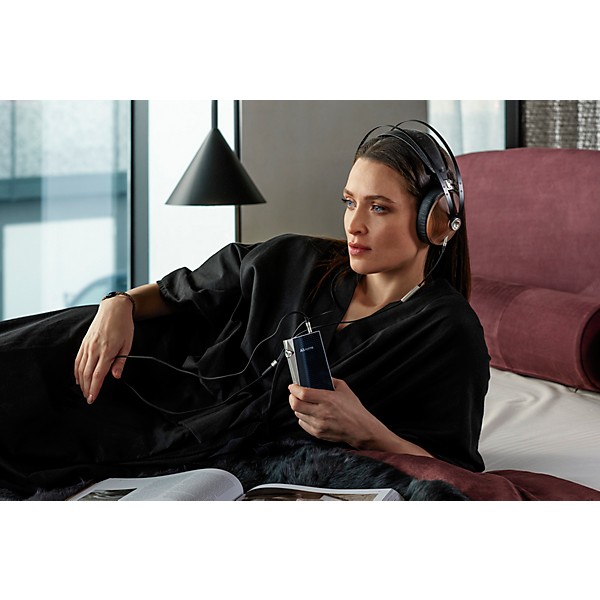 Meze Audio 99 Classics Walnut Silver Closed-Back Headphones