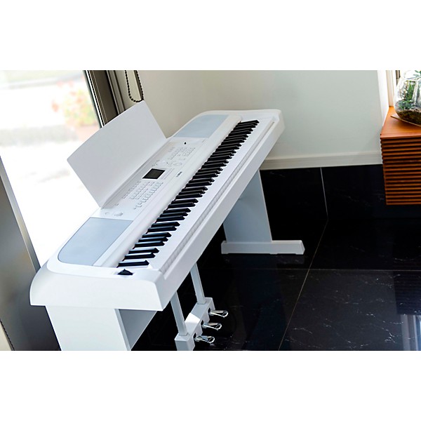 Yamaha DGX-670 88-Key Portable Grand Piano White With Matching Stand and Bench