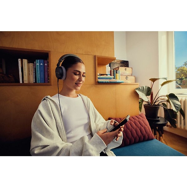 beyerdynamic DT 270 PRO Studio Closed-Back Headphones