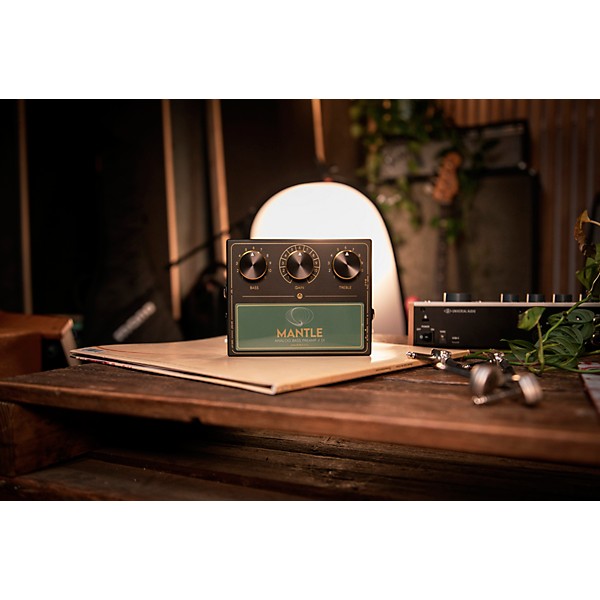 Walrus Audio Mantle Bass Preamp/DI - Black