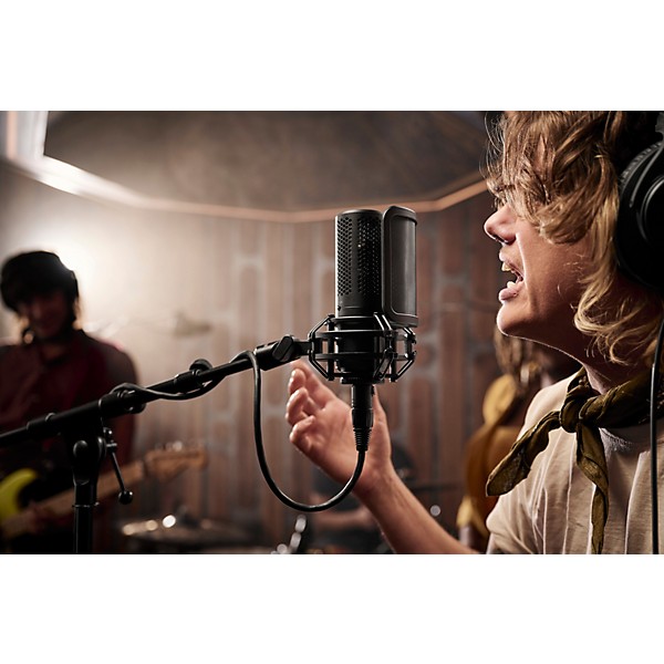 Shure KSM32C/SM Large-Diaphragm Cardioid Condenser Microphone