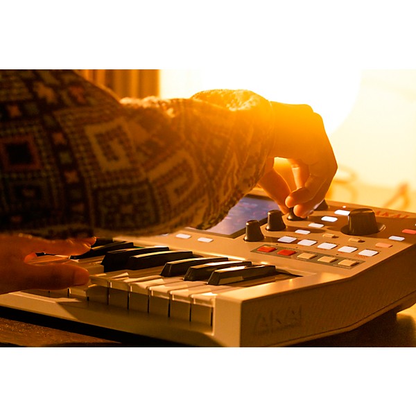 Open Box Akai Professional MPC Key 37 G2 Standalone MPC Production Keyboard Level 1